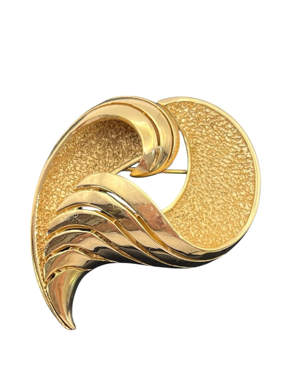 Crown Trifari modernist swirl abstract heart gold tone brooch pin vintage
